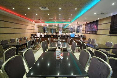 Oasis Deira Hotel Дубай Экстерьер фото
